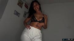 Ele fode a esposa do irmão e goza dentro da buceta dela