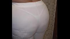 A mÃe da minha amiga me encontra no banheiro dela