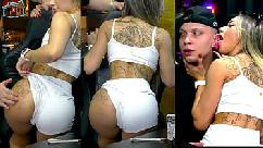 Bianca demarchi mostra a silhueta do seu corpo morde a orelha do ruan e o pescoço que tesão - podcast pápum no barraco