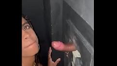 Esposa chupando vÁrios pau na cabine do carÍcias